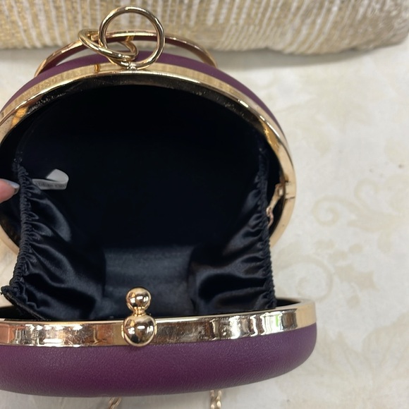 Round Grape colored Crossbody clutch with strap - Picture 7 of 8